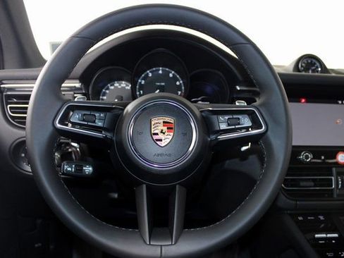 Certified 2025 Porsche Macan image 17