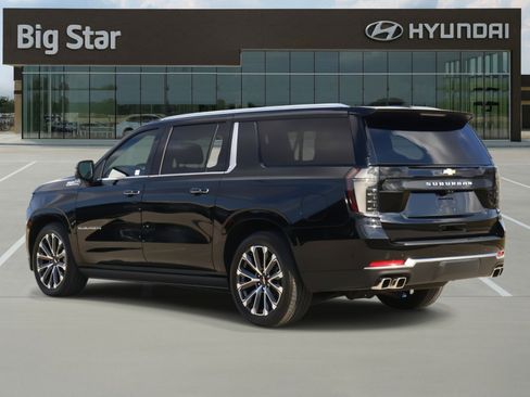 Used 2025 Chevrolet Suburban High Country image 3