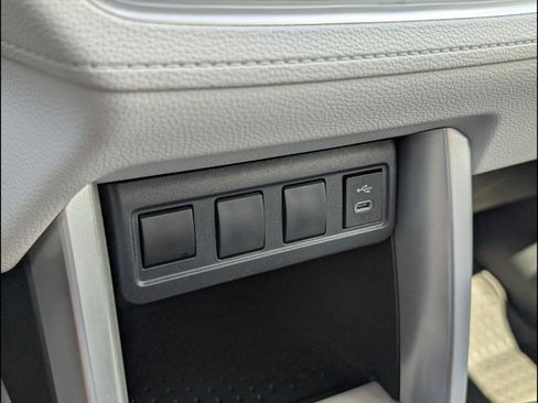 Used 2025 Toyota Corolla Cross L FWD image 15