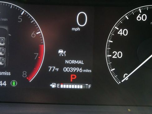 Used 2025 Honda Pilot Sport image 33
