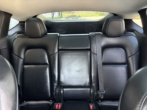 Used 2021 Tesla Model Y Long Range AWD/4WD image 23