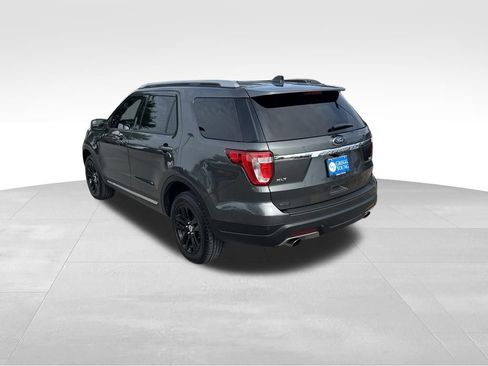 Used 2019 Ford Explorer XLT AWD/4WD image 4