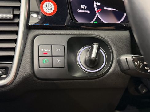 Certified 2023 Porsche Cayenne AWD/4WD image 48