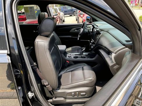 Used 2023 Chevrolet Traverse LT w/ LT Premium Package AWD/4WD image 11