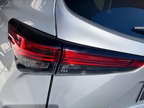 Used 2023 Toyota Highlander Platinum FWD image 29