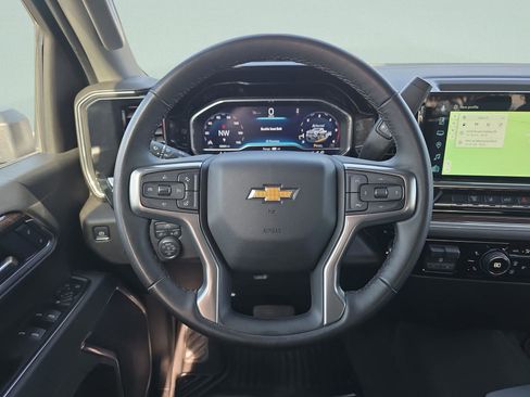 Used 2025 Chevrolet Silverado 2500 LT w/ Convenience Package AWD/4WD image 13