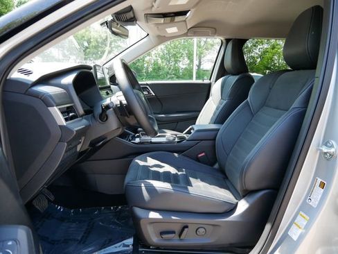 Used 2025 Mitsubishi Outlander SE AWD/4WD image 14