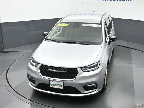 Used 2024 Chrysler Pacifica Touring-L image 29