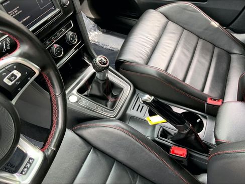 Used 2017 Volkswagen GTI SE FWD image 17