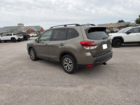 Used 2019 Subaru Forester Premium AWD/4WD image 7