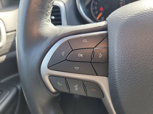 Used 2019 Jeep Grand Cherokee Laredo w/ 18" Wheel & 8.4" Radio Group image 28