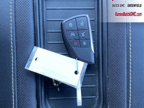 Used 2024 GMC Yukon XL SLT image 39