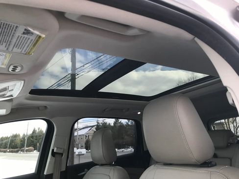 Used 2018 Ford Escape Titanium image 3