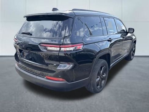 Used 2022 Jeep Grand Cherokee L Laredo image 4