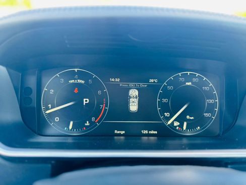Used 2016 Land Rover Range Rover HSE image 15