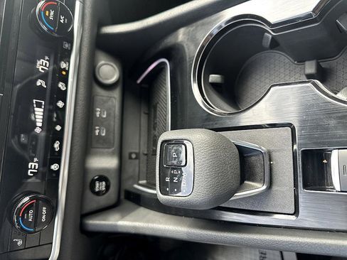 Certified 2025 Nissan Rogue SL image 28