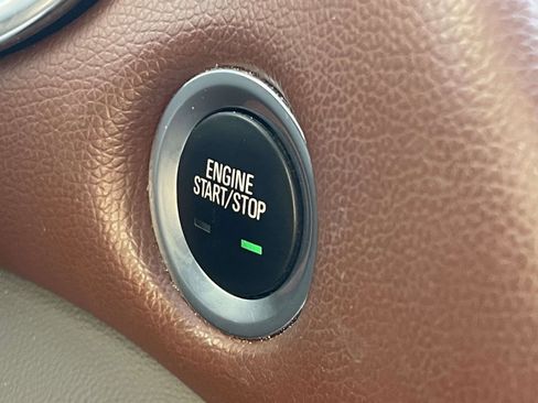 Used 2018 Chevrolet Malibu Premier w/ Premier Sun and Wheel Package image 9