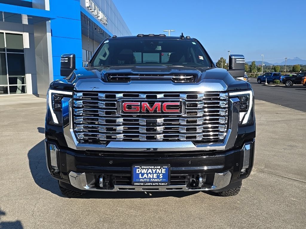Used 2025 GMC Sierra 3500 Denali AWD/4WD image 9