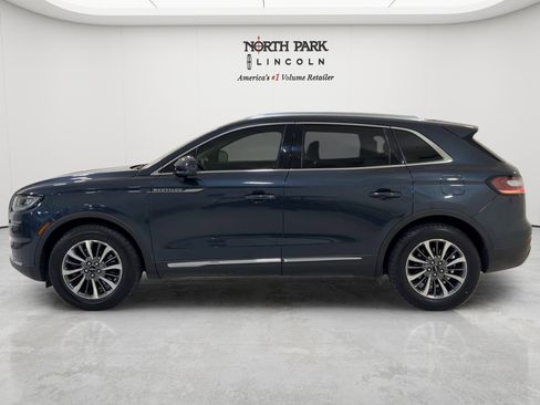 Used 2022 Lincoln Nautilus FWD w/ Premium Package image 2