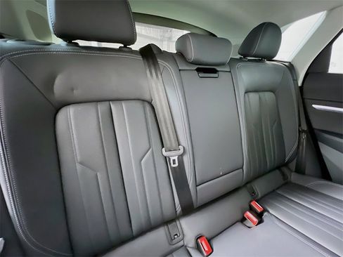 Used 2024 Audi Q8 e-tron Premium Plus image 27