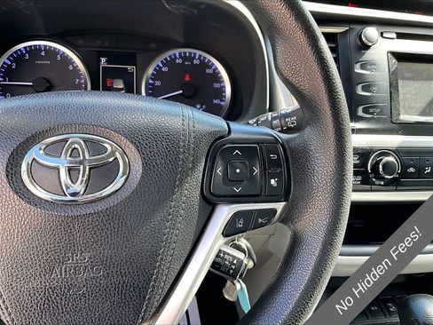 Used 2018 Toyota Highlander LE AWD/4WD image 14