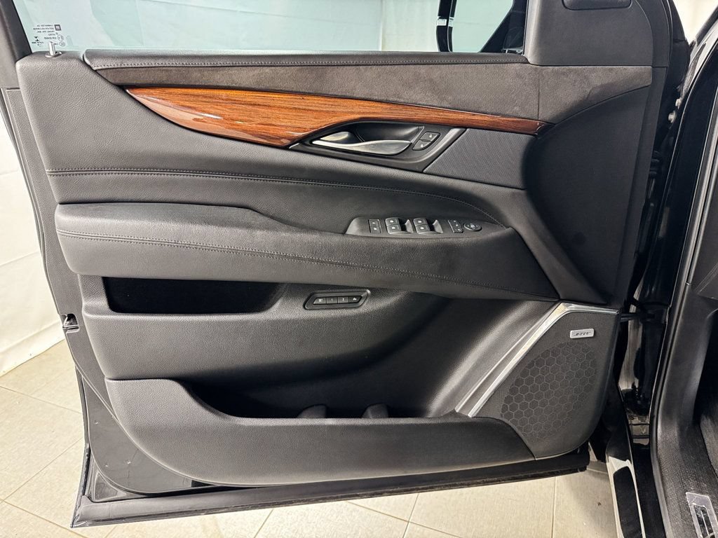 Used 2015 Cadillac Escalade Premium AWD/4WD image 14