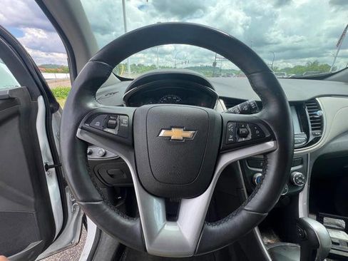 Used 2017 Chevrolet Trax LT w/ LT Convenience Package FWD image 36