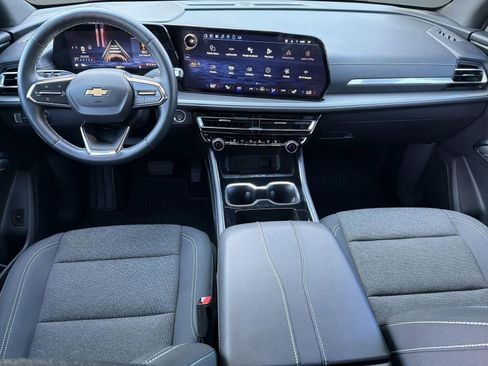 Certified 2025 Chevrolet Traverse LT w/ Driver Confidence Package FWD image 16