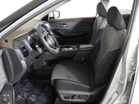 Used 2021 Nissan Rogue SV image 26