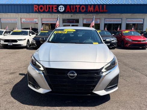 Used 2024 Nissan Altima 2.5 SV FWD image 3