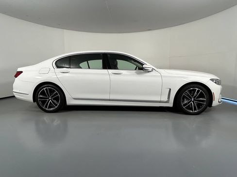 Used 2022 BMW 750i xDrive AWD/4WD image 8