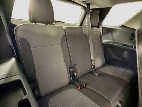 Used 2021 Chevrolet Traverse LS FWD image 28
