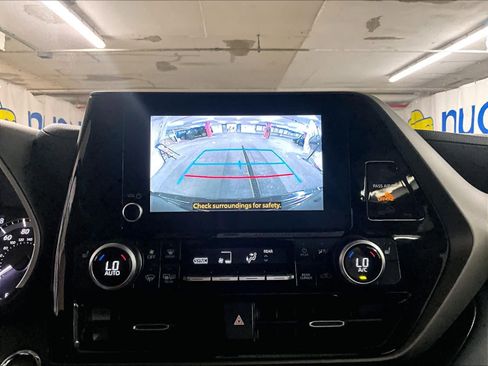 Used 2023 Toyota Highlander XLE image 20
