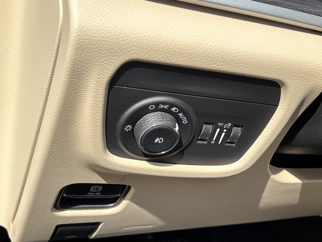 Used 2022 Jeep Grand Cherokee L Limited w/ Luxury Tech Group II AWD/4WD image 25