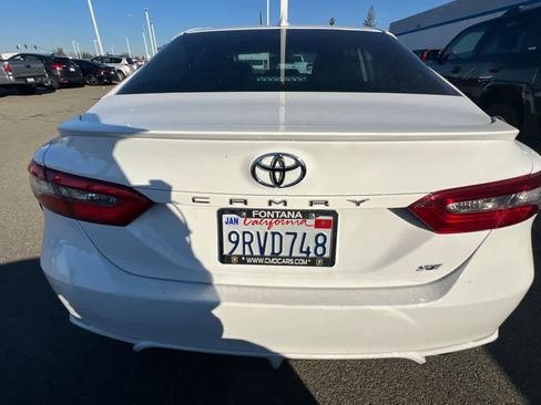 Used 2019 Toyota Camry SE w/ Carpet Mat Package image 5