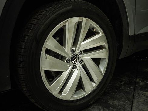 Used 2020 Volkswagen Atlas Cross Sport SE FWD image 3