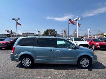 Used 2009 Chrysler Town & Country Limited w/ Entertainment Group #3
