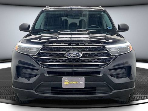 Used 2021 Ford Explorer XLT AWD/4WD image 2