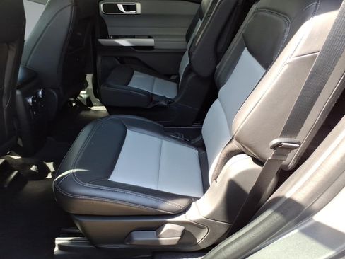 Used 2023 Ford Explorer XLT w/ Equipment Group 202A AWD/4WD image 7