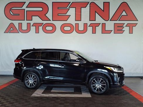 Used 2017 Toyota Highlander XLE AWD/4WD image 1