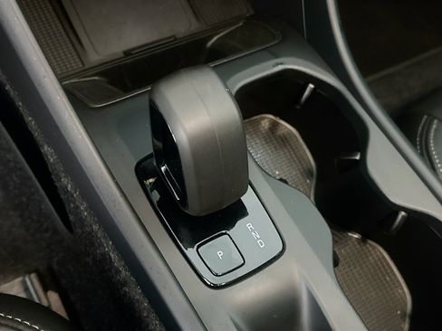 Used 2025 Volvo XC40 B5 Core image 25