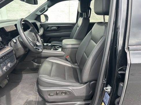 Used 2025 Chevrolet Suburban Z71 AWD/4WD image 11
