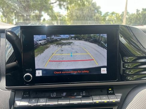 Used 2025 Toyota Camry SE FWD image 13