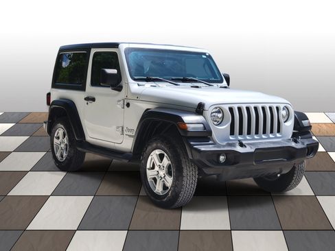 Used 2020 Jeep Wrangler Sport AWD/4WD image 3