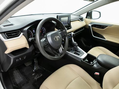 Used 2021 Toyota RAV4 LE w/ Carpet Mat Package (TMS) image 4