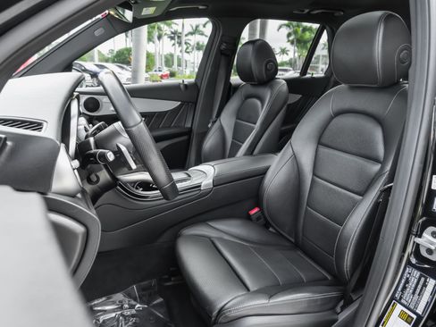 Used 2022 Mercedes-Benz GLC 300 image 8