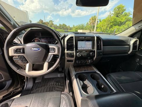 Used 2019 Ford F250 Lariat w/ Lariat Value Package AWD/4WD image 8