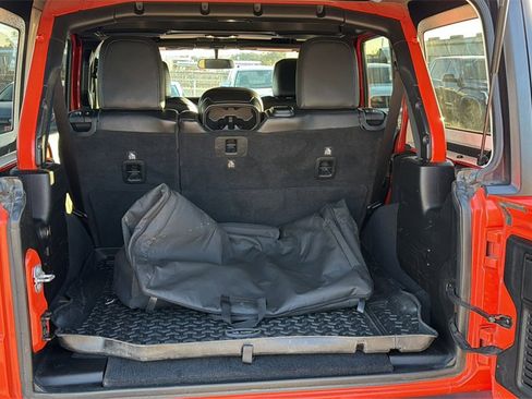 Used 2019 Jeep Wrangler Unlimited Rubicon w/ Cold Weather Group image 40