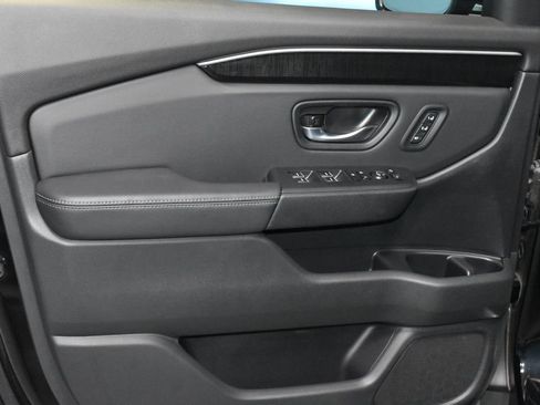 Used 2025 Honda Pilot Elite image 4