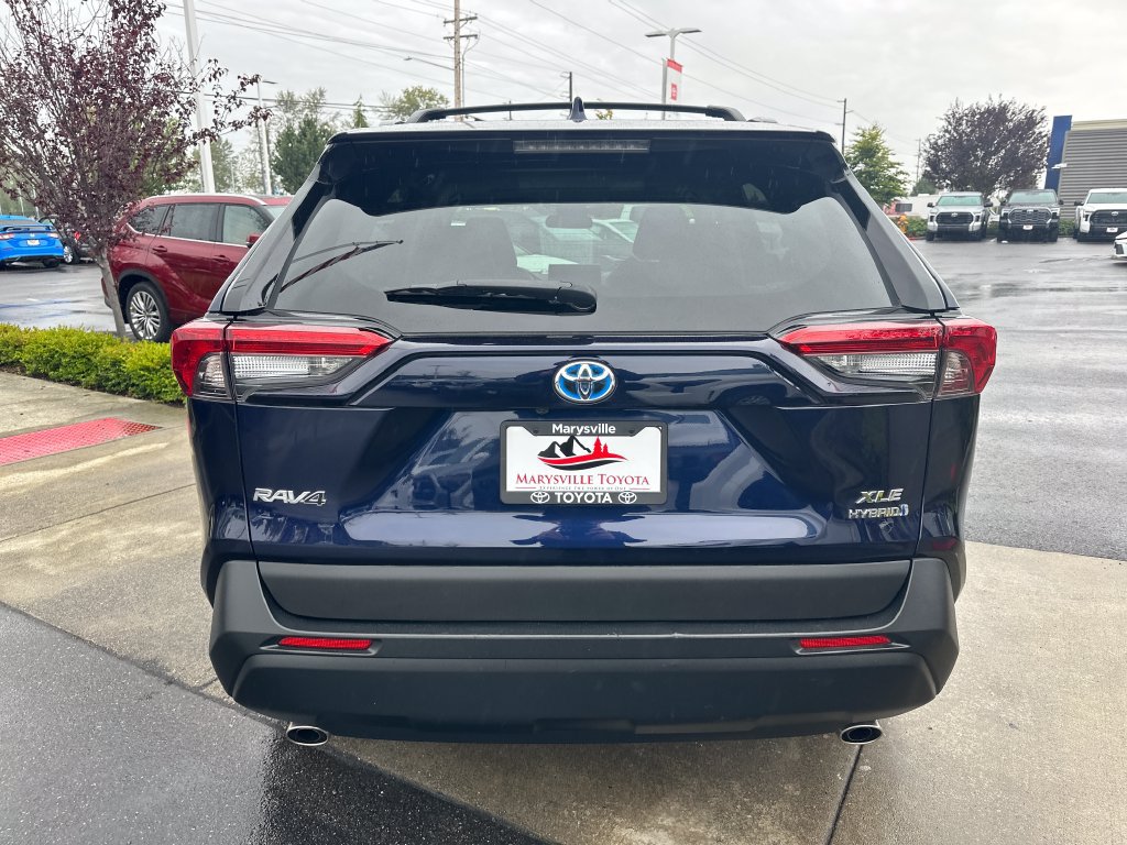 Used 2021 Toyota RAV4 XLE Premium AWD/4WD image 4